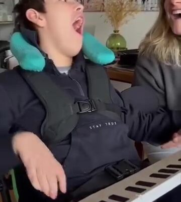 Lucas con piano